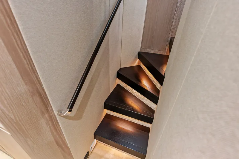 Slide: The Image of Azimut Magellano 66 2021 - 7385939