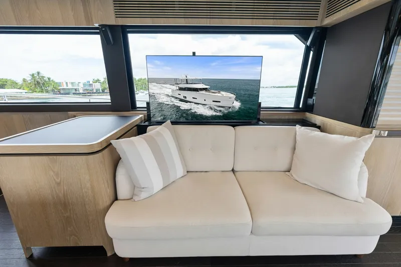 Slide: The Image of Azimut Magellano 66 2021 - 7385931