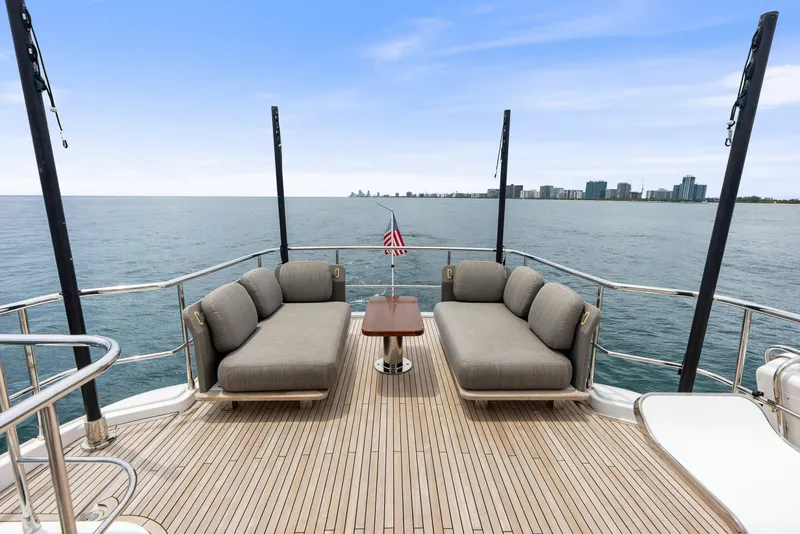 Slide: The Image of Azimut Magellano 66 2021 - 7385913