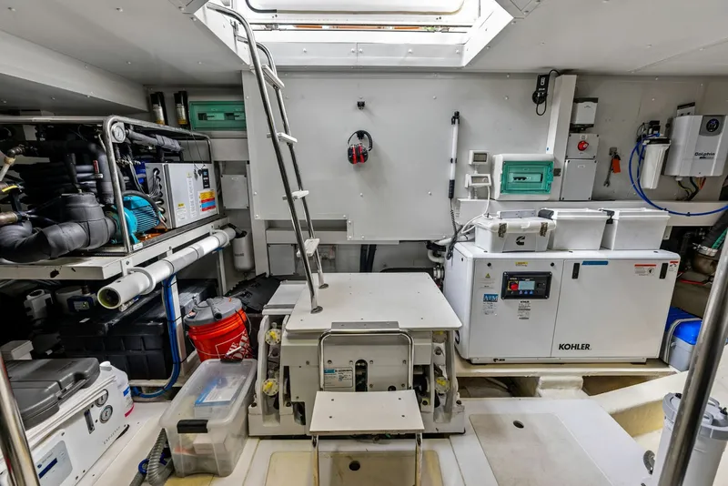 Slide: The Image of Azimut Magellano 66 2021 - 7385968