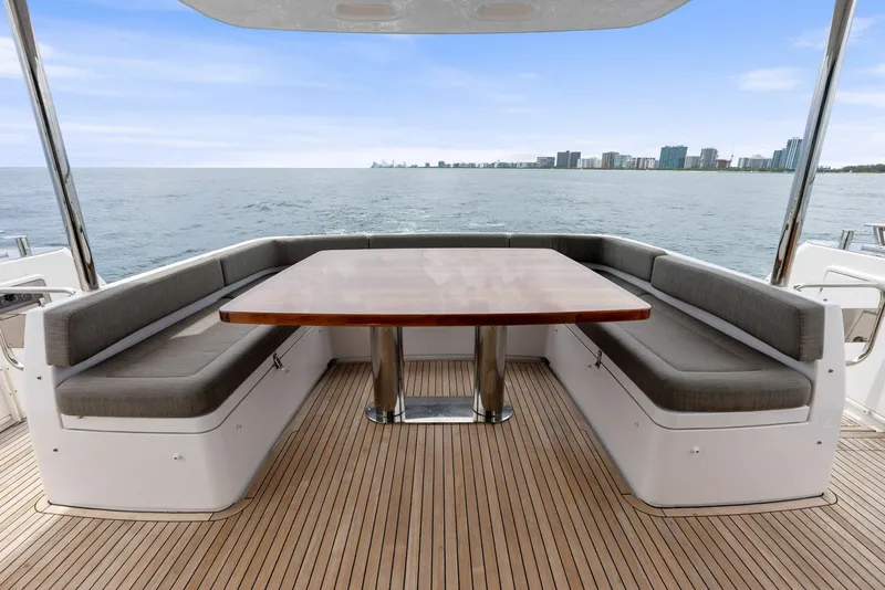 Slide: The Image of Azimut Magellano 66 2021 - 7385912