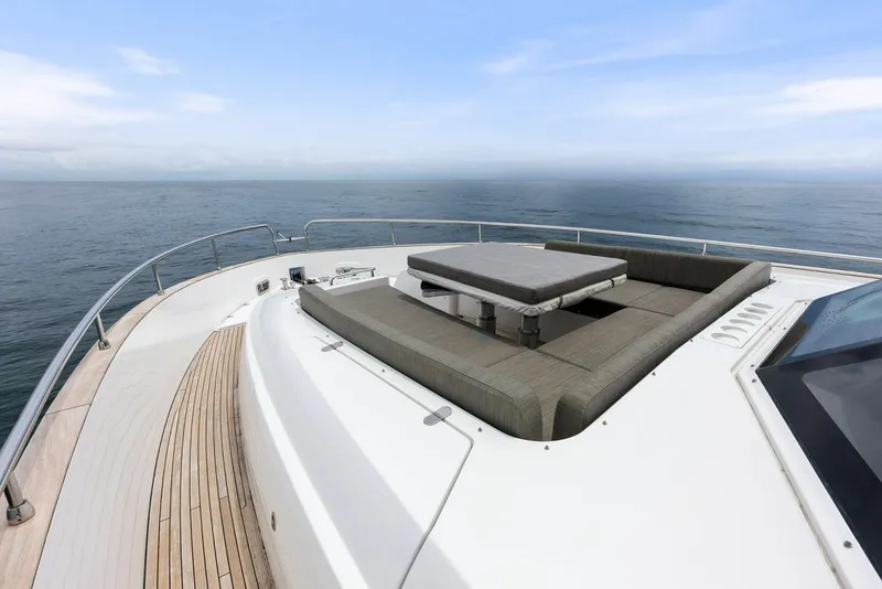 Slide: The Image of Azimut Magellano 66 2021 - 7385909