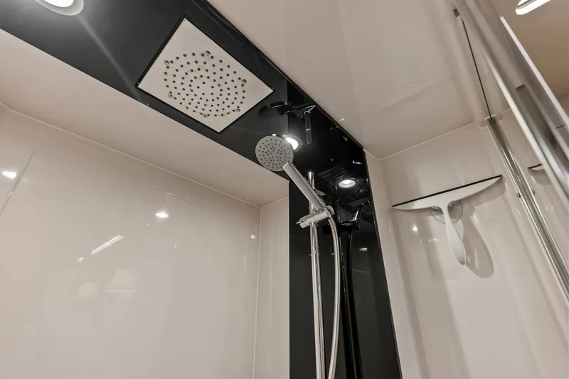 Slide: The Image of Azimut Magellano 66 2021 - 7385946