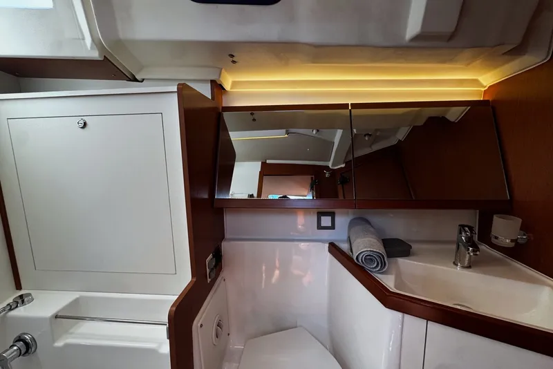Slide: The Image of Beneteau Oceanis 46.1 2020 - 7385824