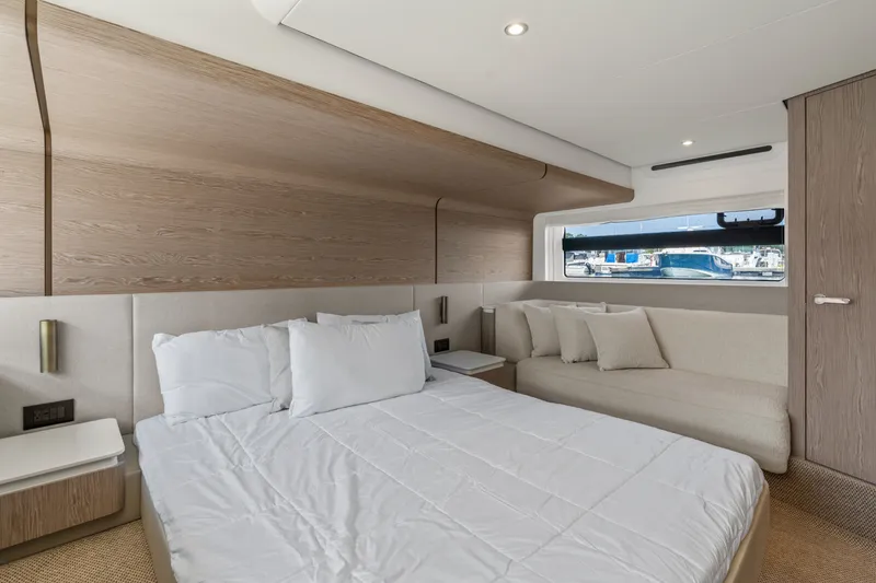 Slide: The Image of Azimut Fly 53 2027 - 7454885