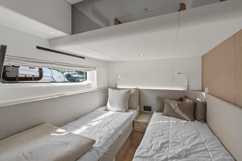 Slide: The Image of Azimut Fly 53 2027 - 7454877