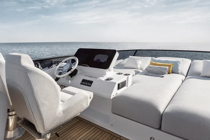 Slide: The Image of Azimut Fly 53 2027 - 7386012