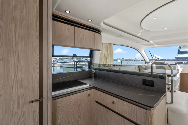 Slide: The Image of Azimut Fly 53 2027 - 7454860