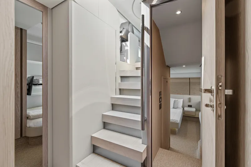 Slide: The Image of Azimut Fly 53 2027 - 7454876