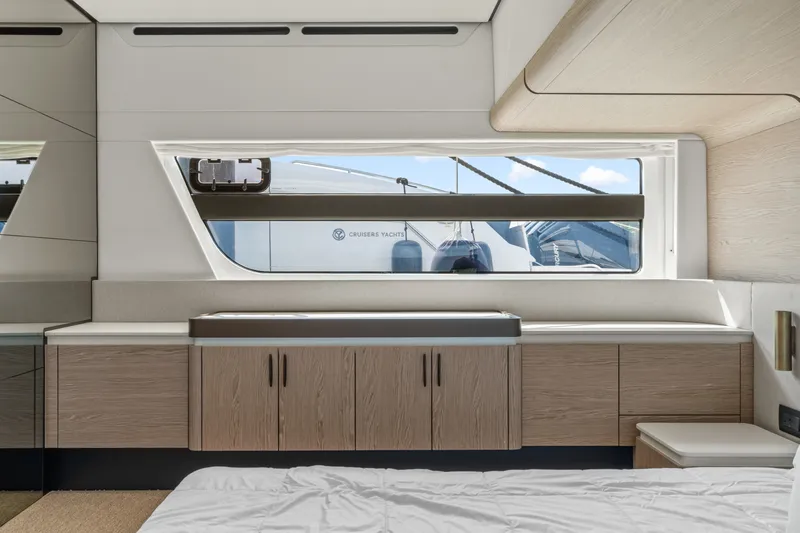 Slide: The Image of Azimut Fly 53 2027 - 7454884