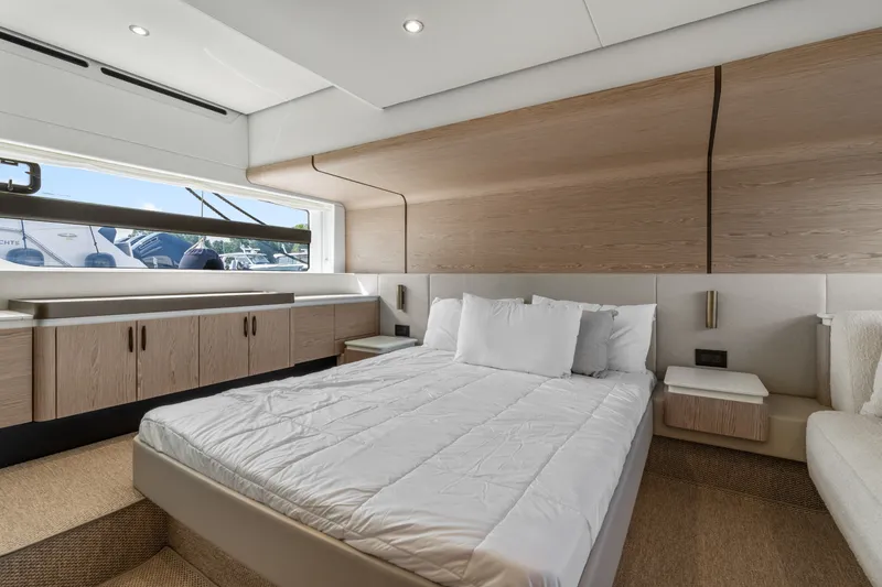 Slide: The Image of Azimut Fly 53 2027 - 7454883