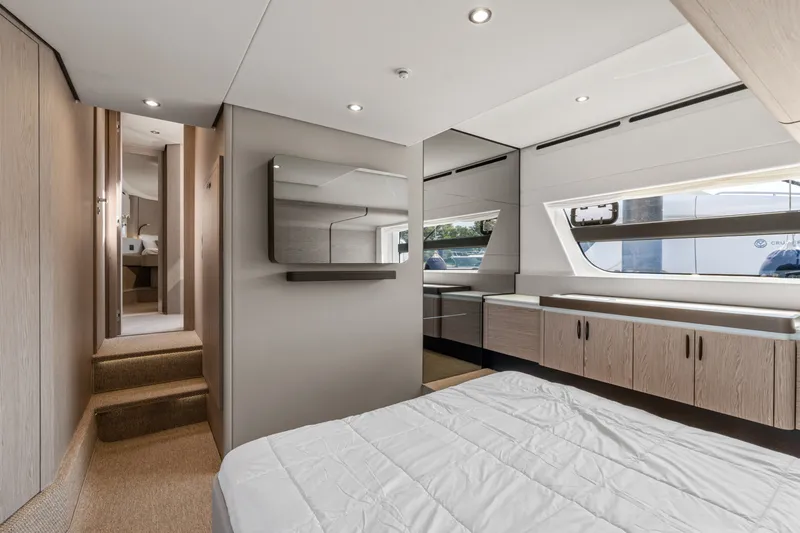 Slide: The Image of Azimut Fly 53 2027 - 7454887