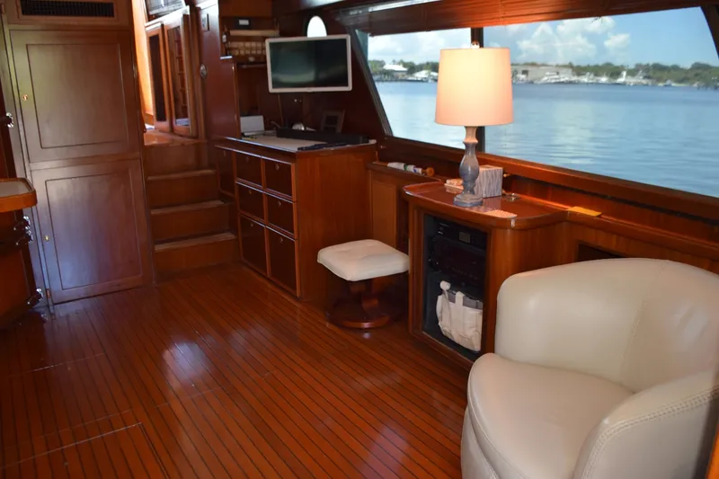 Slide: The Image of Salon View Forward To Steps Up To Pilothouse - 7509694