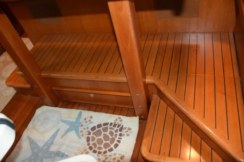 Slide: The Image of Chart Drawer Beneath Pilothouse Raised Settee - 7509718