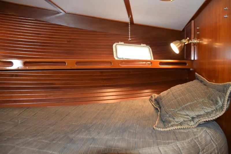 Slide: The Image of Starboard Side Of V Berth - 7509727