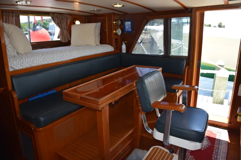 Slide: The Image of Pilot Berth Above The Settee - 7509712