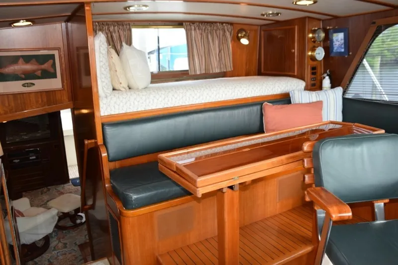 Slide: The Image of Settee With Watch Berth Above - 7509704