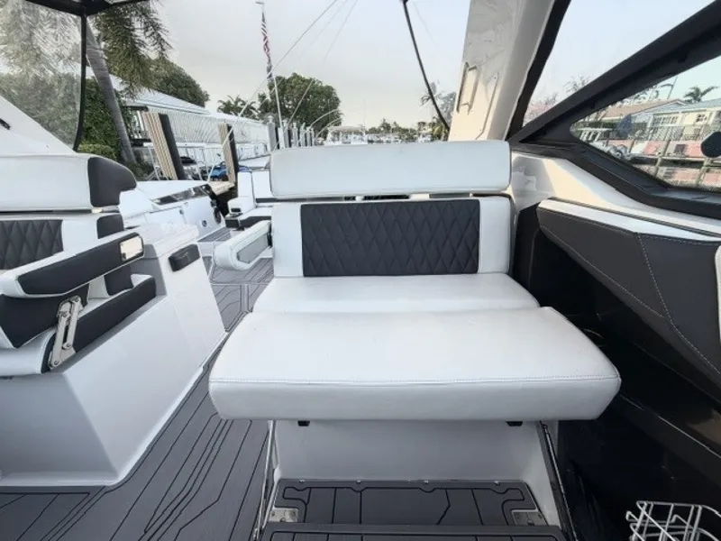 Slide: The Image of Monterey 385SE Super Express 2021 - 7386534