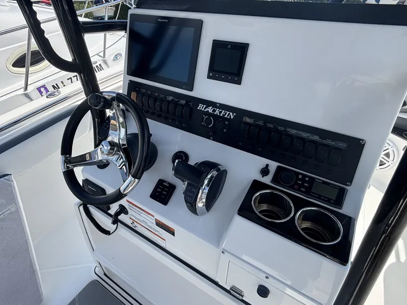 Slide: The Image of Blackfin 242CC 2020 - 7387350