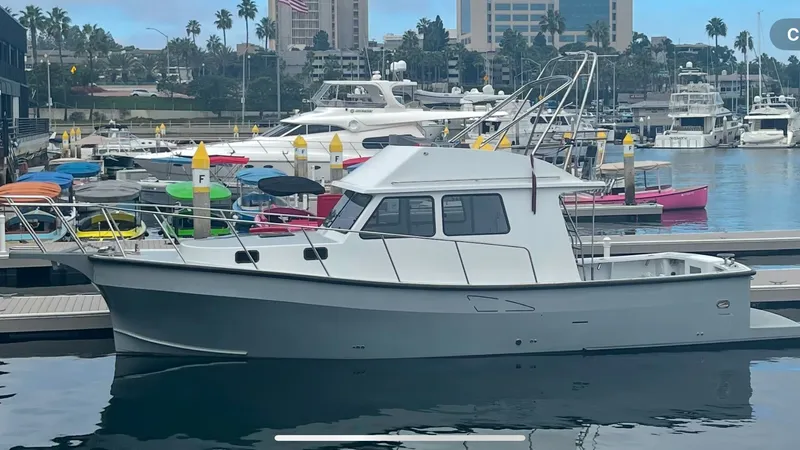 Slide: The Image of Side Profile of Sportfish Yacht This image showcases the sleek side profile of the 2019 Donelle 36 Flybridge Sportfish, known as BEAR FLAG III. The vessel features a robust flybridge and a spacious cockpit, ideal for sportfishing enthusiasts. Its clean lines and modern design are comple - 7398009