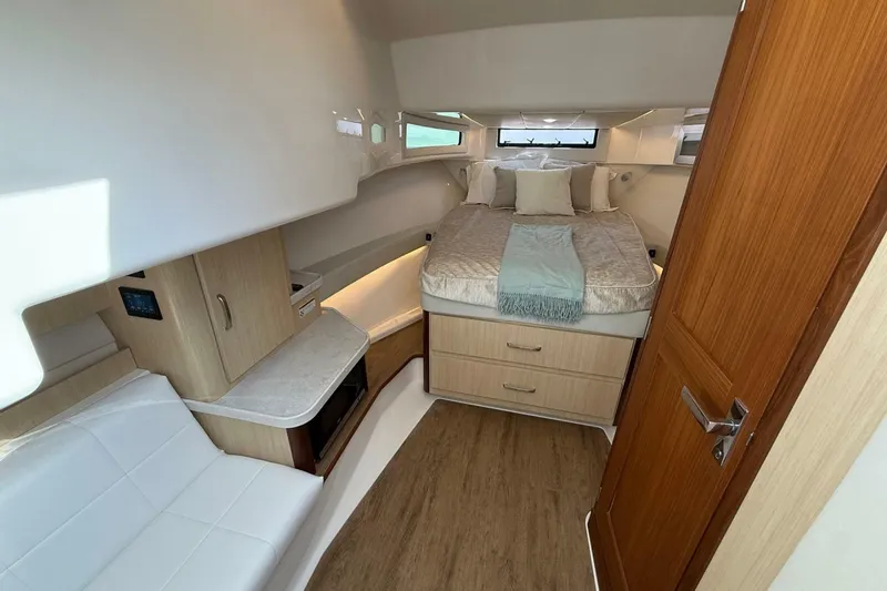 Slide: The Image of Regal 36 XO 2025 - 7397312