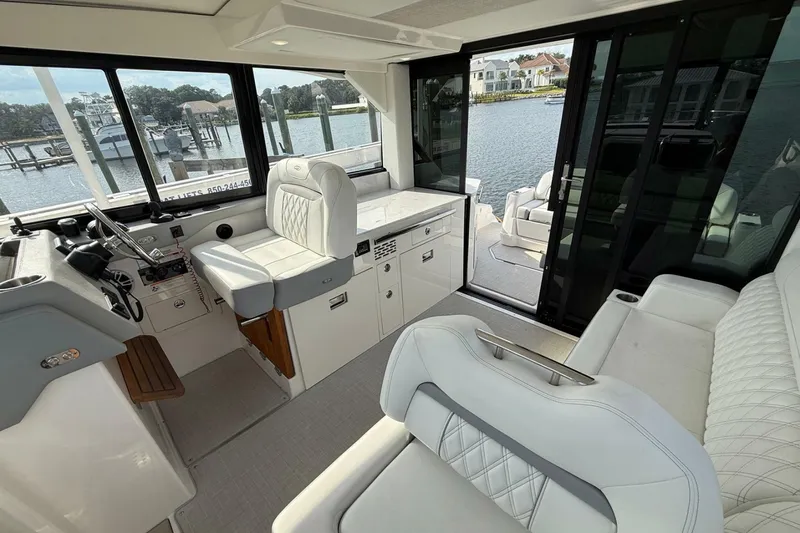 Slide: The Image of Regal 36 XO 2025 - 7397287