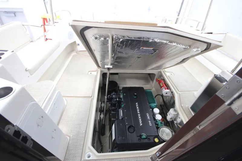 Slide: The Image of Ranger Tug R-31 Command Bridge Luxury Edition 2026 - 7398428
