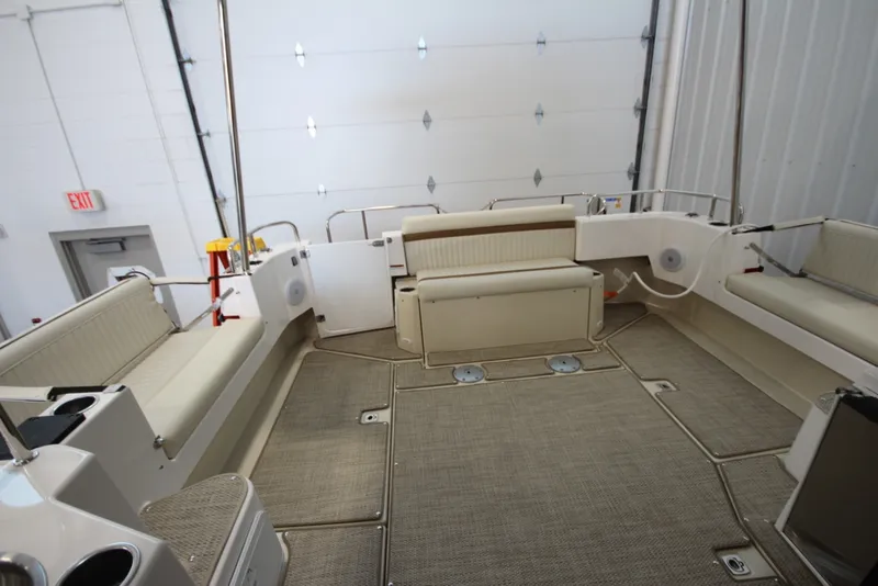 Slide: The Image of Ranger Tug R-31 Command Bridge Luxury Edition 2026 - 7398422