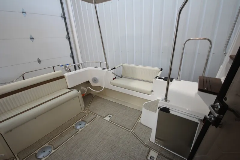 Slide: The Image of Ranger Tug R-31 Command Bridge Luxury Edition 2026 - 7398423