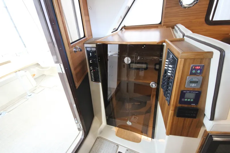 Slide: The Image of Ranger Tug R-31 Command Bridge Luxury Edition 2026 - 7398444
