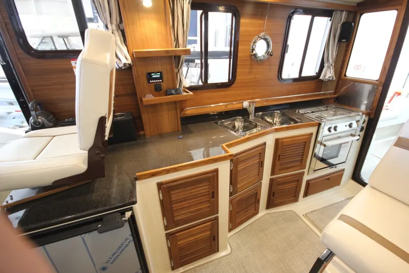 Slide: The Image of Ranger Tug R-31 Command Bridge Luxury Edition 2026 - 7398471