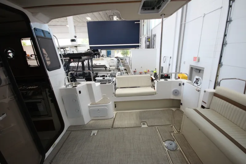 Slide: The Image of Ranger Tug R-31 Command Bridge Luxury Edition 2026 - 7398424