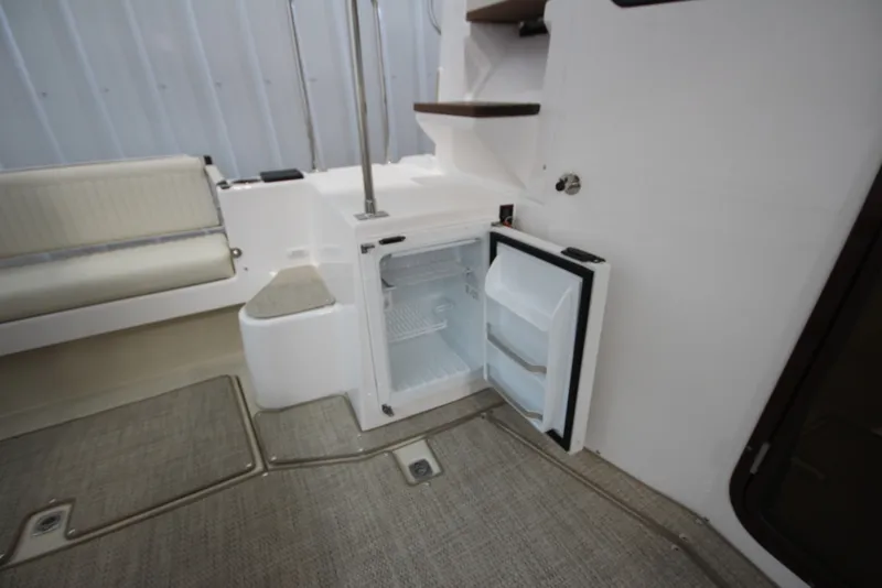 Slide: The Image of Ranger Tug R-31 Command Bridge Luxury Edition 2026 - 7398432