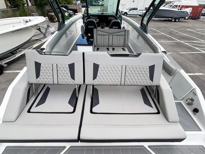 Slide: The Image of Monterey Elite 30 OB 2027 - 7468126