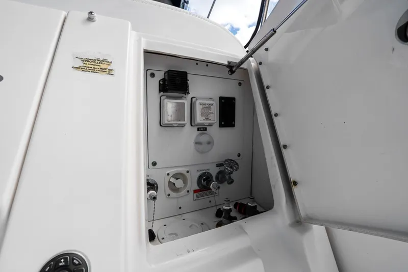 Slide: The Image of Shore Power Plug-in - 7399587