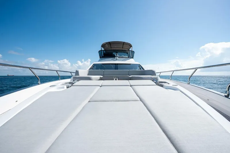Slide: The Image of Azimut S7 2024 - 7400042