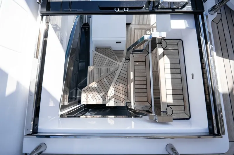 Slide: The Image of Azimut S7 2024 - 7400031