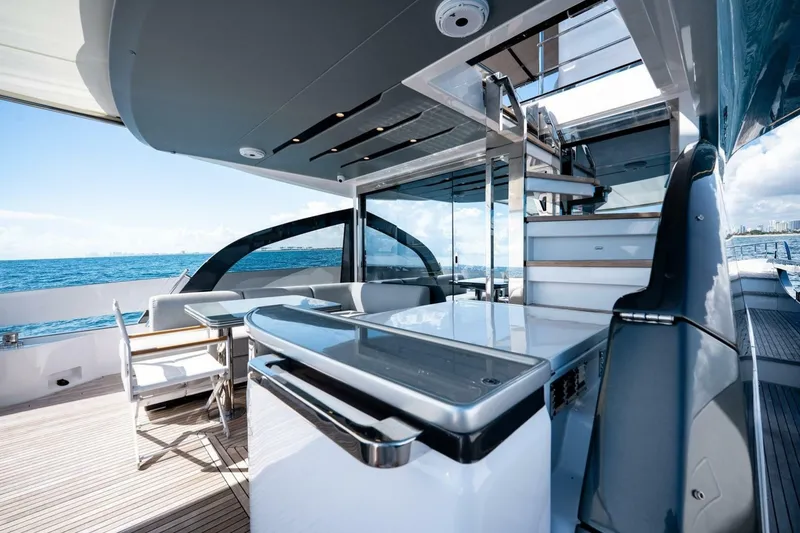 Slide: The Image of Azimut S7 2024 - 7400027