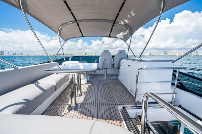 Slide: The Image of Azimut S7 2024 - 7400036