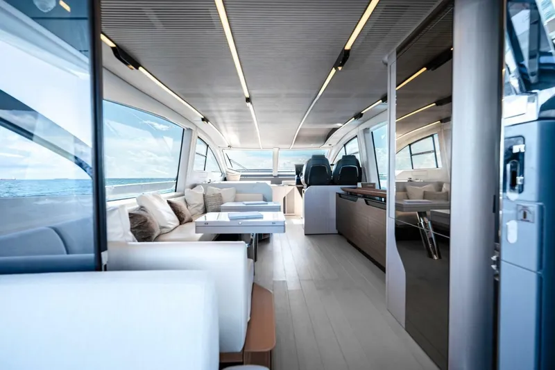 Slide: The Image of Azimut S7 2024 - 7400048