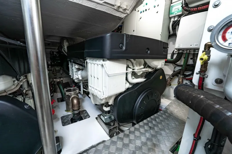 Slide: The Image of Azimut S7 2024 - 7400073