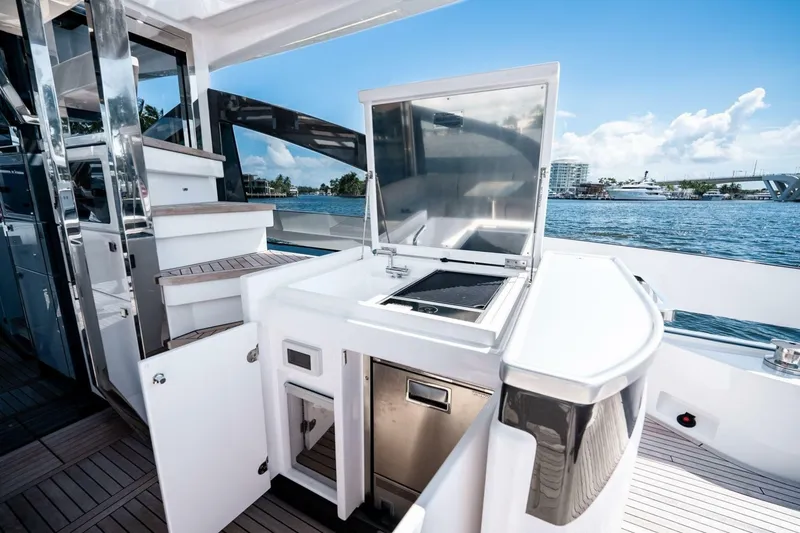 Slide: The Image of Azimut S7 2024 - 7400028