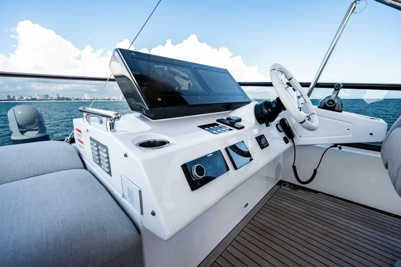 Slide: The Image of Azimut S7 2024 - 7400033