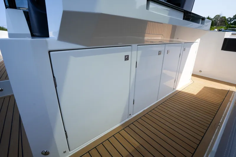Slide: The Image of De Antonio Yachts D32 2027 - 7400140