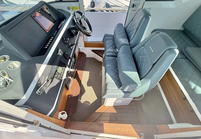 Slide: The Image of Axopar 28 Cabin 2022 - 7400439