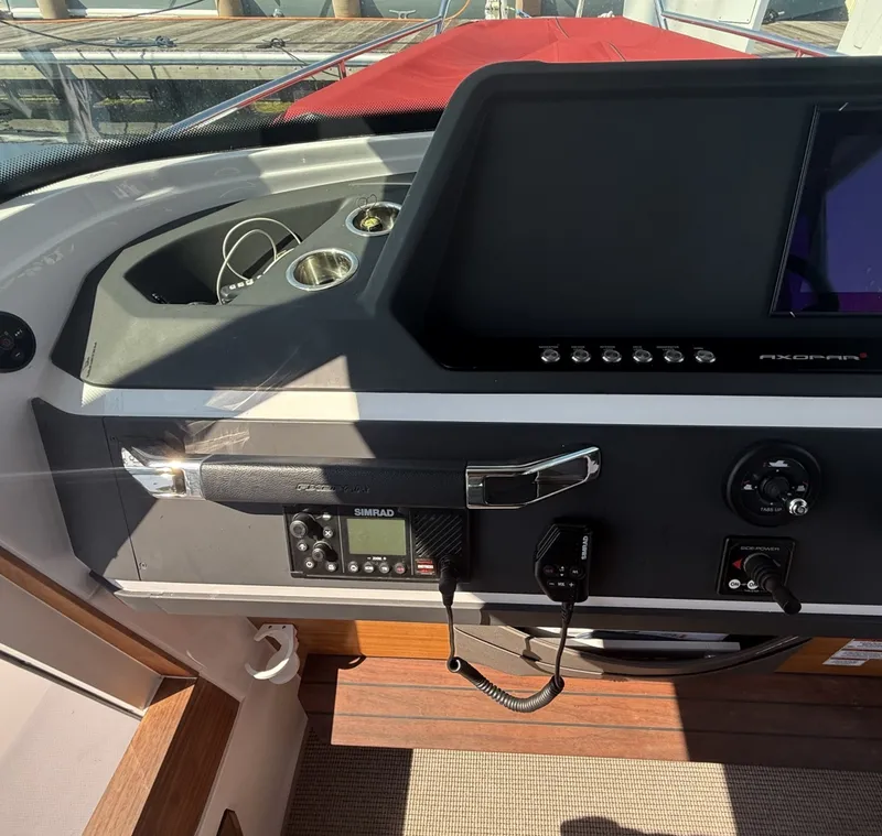Slide: The Image of Axopar 28 Cabin 2022 - 7400435
