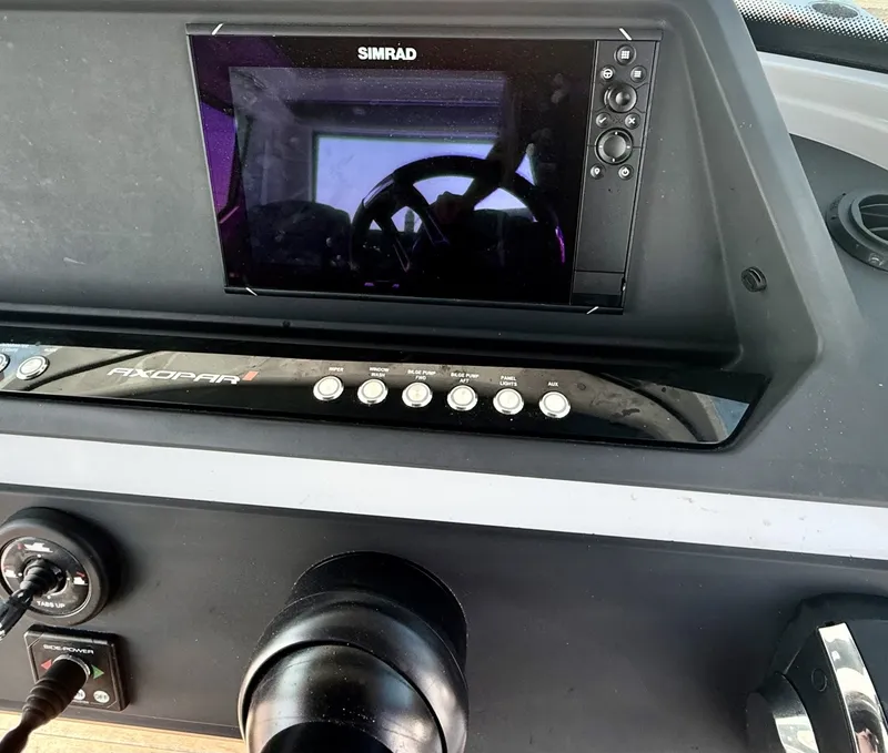 Slide: The Image of Axopar 28 Cabin 2022 - 7400434
