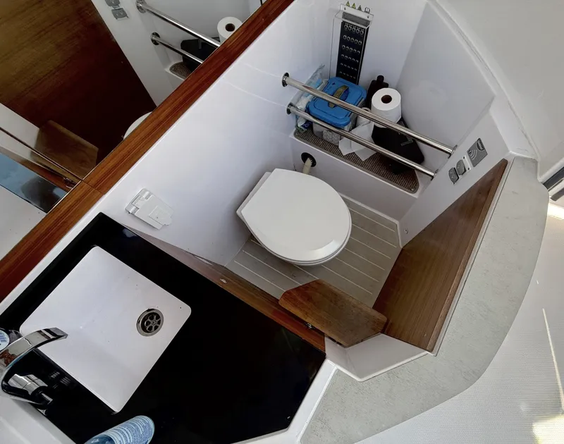 Slide: The Image of Axopar 28 Cabin 2022 - 7400443