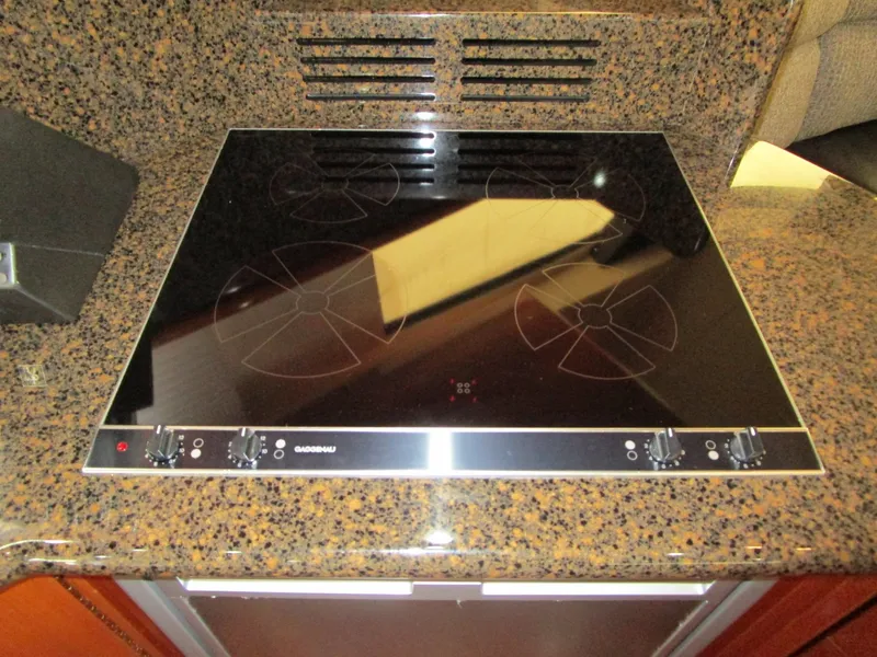 Slide: The Image of 4 Burner Cooktop - 8604497