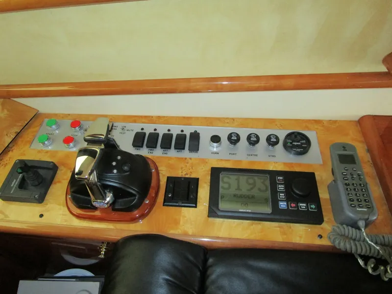 Slide: The Image of Lower Helm To Starboard - 8604501